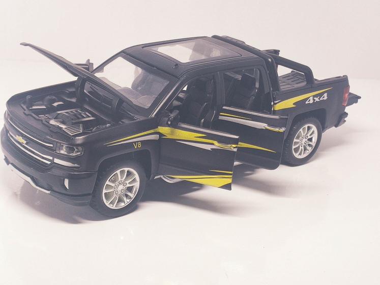 Imagem de Miniatura chevrolet silverado escala 1:32 abre 4 portas acende farol