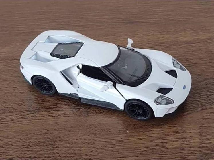 Imagem de Miniatura Ford GT 2017 Kinsmart 1/38 Metal e Fricção Branca.