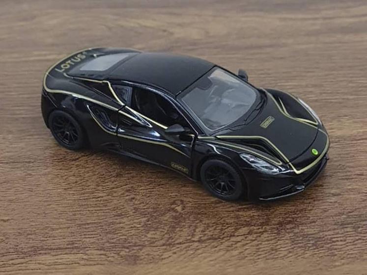 Imagem de Miniatura Lotus Emira Heritage Edition Kinsmart 1:34 Metal e Fricção Preta