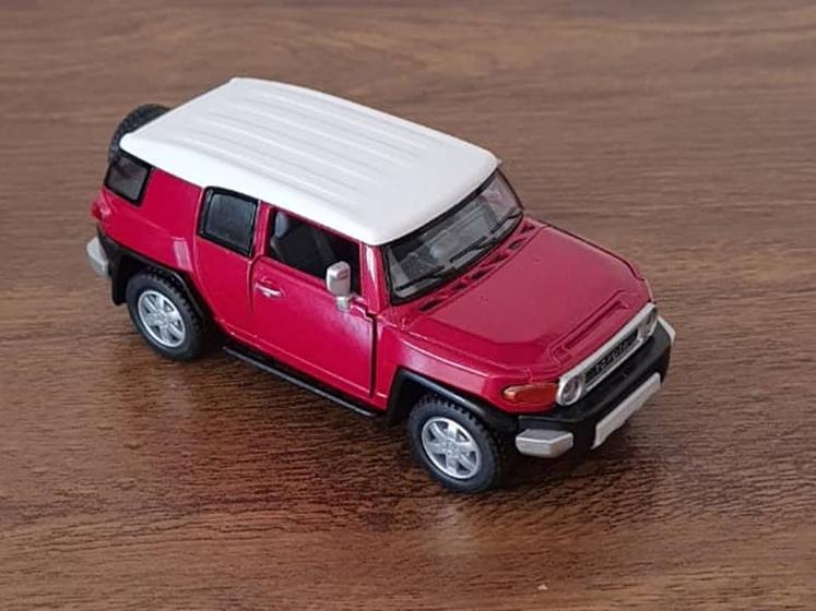 Imagem de Miniatura Toyota FJ Cruiser Kinsmart 1/36 Metal e Fricção Vinho