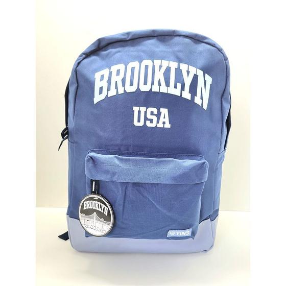Mochila Casual Yins Brooklyn USA Em Poliéster + Poluretano - YS29399 Menor preço em Mochila Casual Yins Brooklyn USA Em Poliéster + Poluretano - YS29399