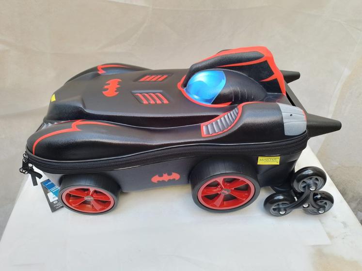 Imagem de Mochila Escolar Batman Chrome Wheels 3D com Rodinhas MaxToy