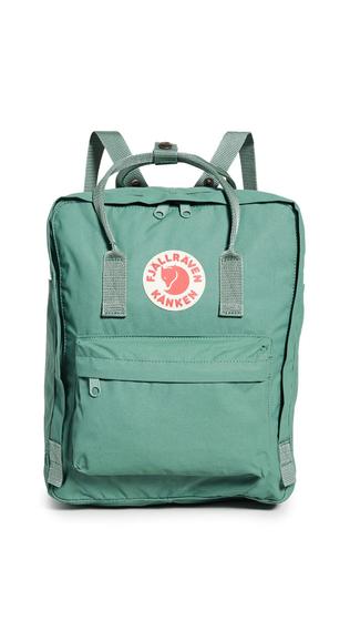 Imagem de Mochila feminina Fjällräven Kanken Frost Green Solid Canvas