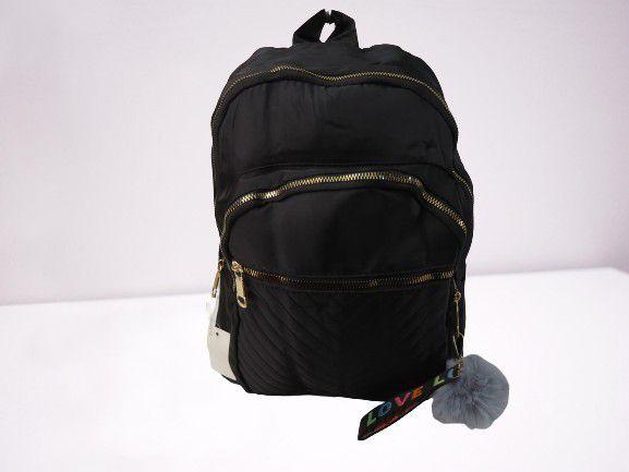 Imagem de Mochila nylon PRETO, zípers dourados, matelassê frontal