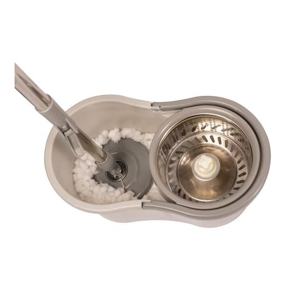 Vista superior do balde de limpeza Lyor mostrando o cesto de aço inox e o esfregão posicionado