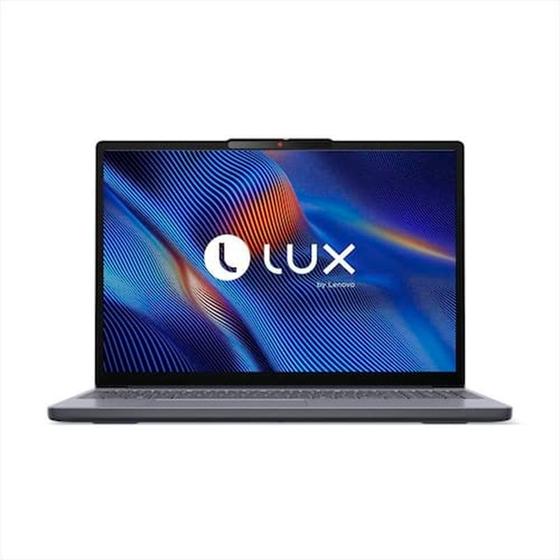 Notebook Lenovo IdeaPad Slim 3 aberto com teclado iluminado