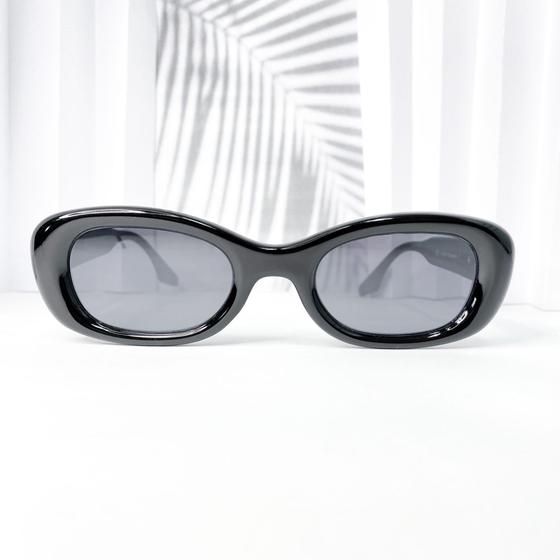 Imagem de Óculos de sol moda gringa retangular hastes larga com detalhe dourado cód 78-OM50232 novidade