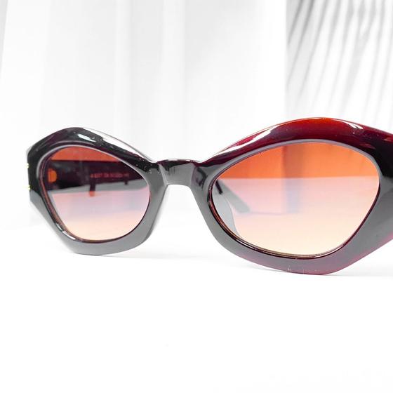 Imagem de Óculos de Sol vintage com proteção  UV estilo moda gringa Faixas douradas cód: 88-JL8227