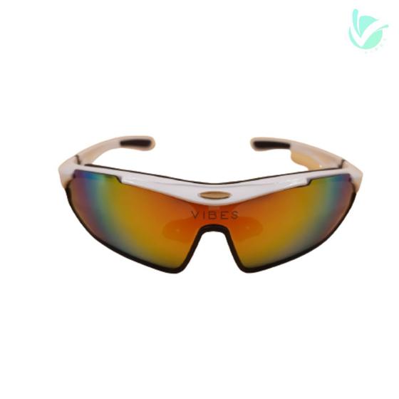 Imagem de Óculos esportivo com lente espelhada color e armação banca e preta UV400 polarizado