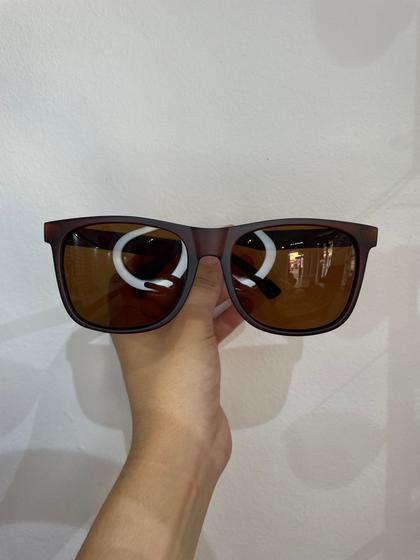 Imagem de Óculos Masculino Marrom quadrado em acetato, lentes marrom claro.