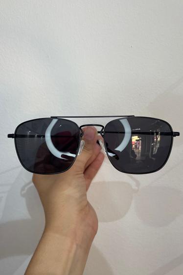 Imagem de Óculos Masculino Preto quadrado em Metal, lentes preta.