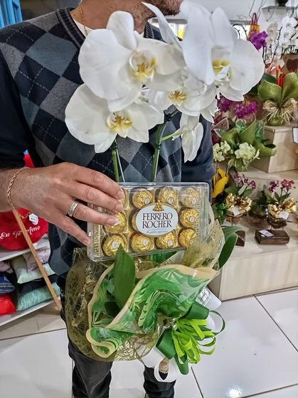 Imagem de Orquídea phalaenopsis + cx Ferrero Rocher