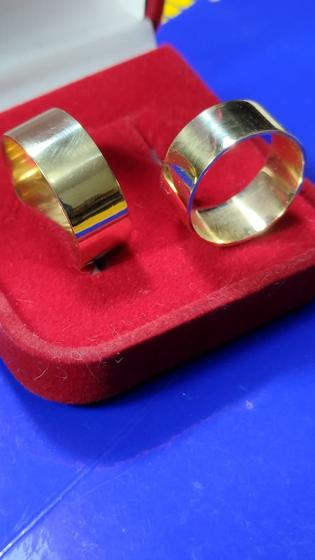 Imagem de Ouro 18 kilates Par Tradicional Ouro Amarelo 10 Gramas Com Risco ou sem Risco 8 mm Alianças Casal Noivado Casamento