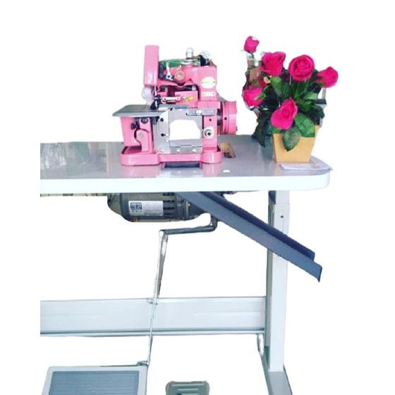 Imagem de Overlock Pink com mesa e Motor grande Bivolt Silencioso