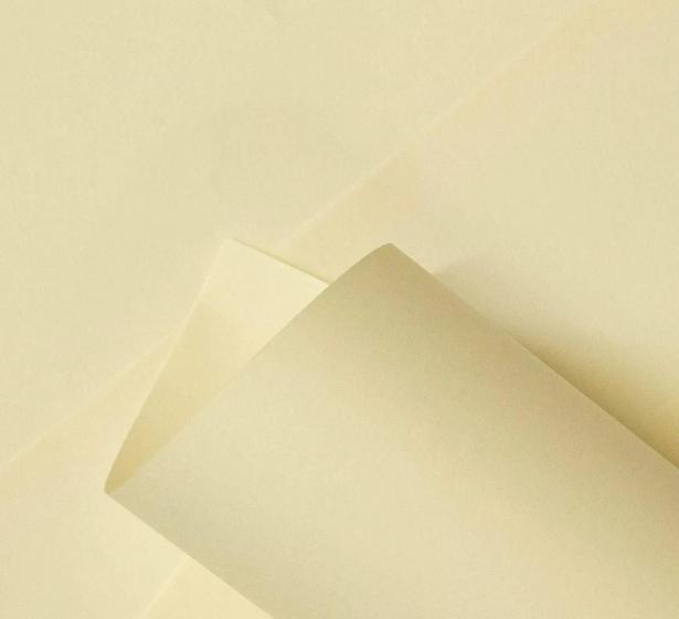 Imagem de Papel Offset Suzano Pólen Bold 90 gramas A5 Creme - 100 Folhas