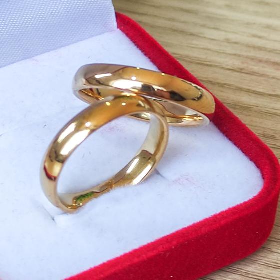 Imagem de Par de Aliança Ouro 18k Casamento Banhada Tradicional 4mm Original.