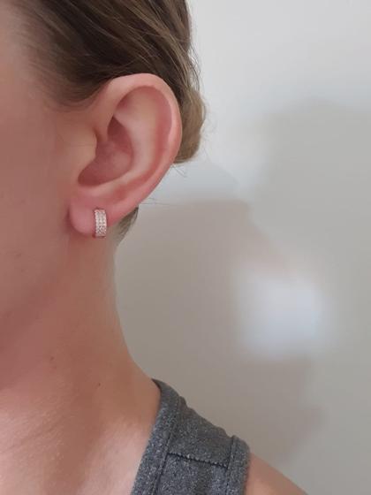 Imagem de Par de Brinco Argola fecho click com Zirconias banhado ouro rose