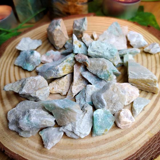 Imagem de Pedra jadeíte bruta até 2 cm - proteção e pureza - cristal natural
