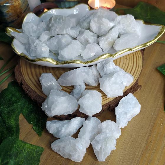 Imagem de Pedra quartzo branco bruto 1 a 3 cm - alto estima e purificador de ambientes - cristal natural