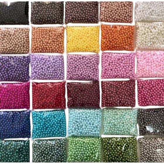 Imagem de Pérola Inteira Com Furo 04mm Várias Cores Pacotinho Com 50G