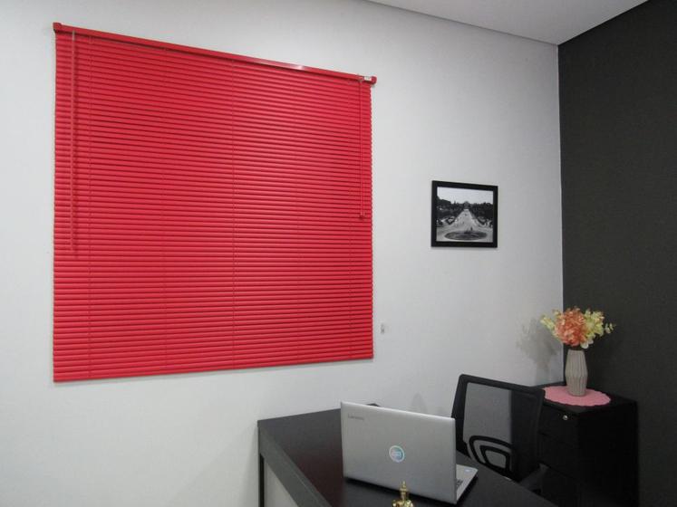 Persiana Horizontal PVC 25mm Color 140larg x 140alt - Pronta para instalar é boa?
