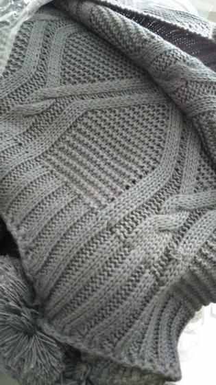 Imagem de Peseira em tricô com pompom para cama queen ou sofá cinza 0,70x2,20cm Big Tricot