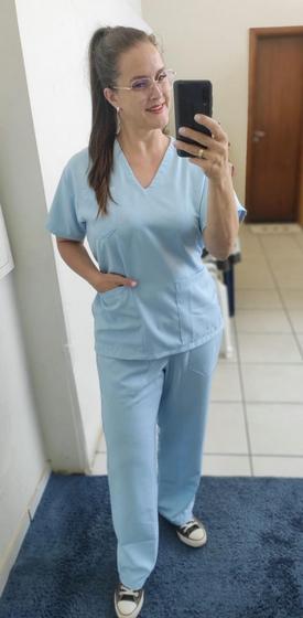 Imagem de Pijama cirúrgico azul claro modelo unissex em gabardine