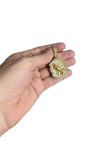 Imagem de Pingente mão rezando g - banhado a ouro 18k