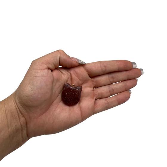 Imagem de PINGENTE MINI CARA DE GATO QUARTZO VERMELHO - (2 a 3)cm - BANHO DE OURO