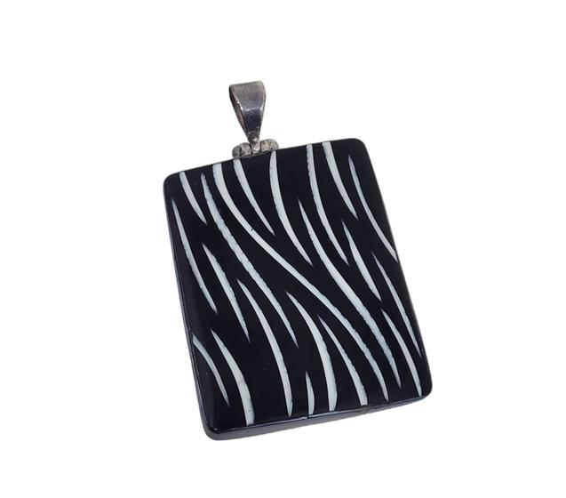 Imagem de Pingente retangular de zebra em prata 925