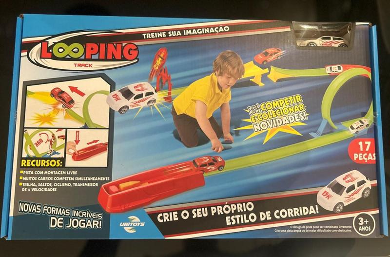 Imagem de Pista com Looping e Carrinhos de Brinquedo para Corrida