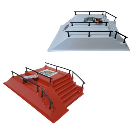 Imagem de Pista Corrimão com 1 Skate de Dedo Rampa Radical
