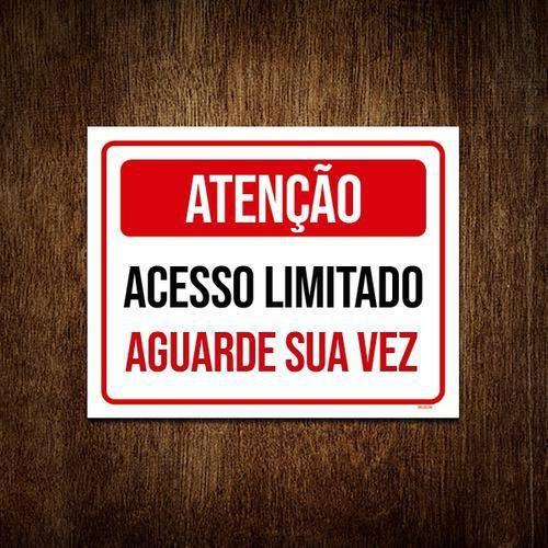 Imagem de Placa Atenção Acesso Limitado Aguarde Sua Vez 36X46