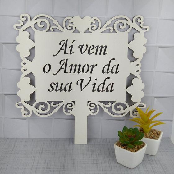 Imagem de Placa Casamento Entrada Igreja Plaquinha Branca Noiva Cabo "Aí vem o Amor da sua Vida"