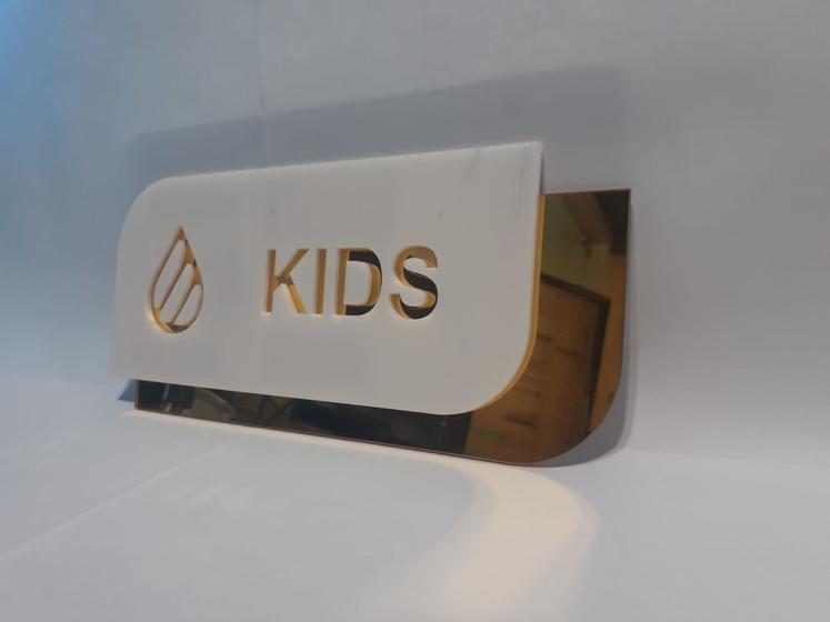 Imagem de Placa de Acrílico Ouro e Branco