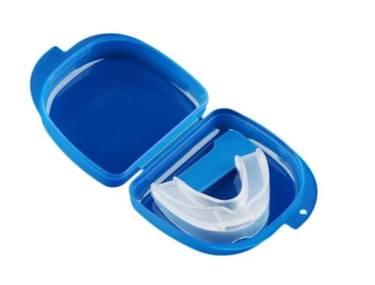 Imagem de Placa de silicone que evita atrito entre os dentes e evita dor e desgaste com estojo