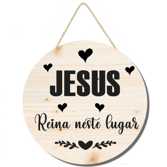 Imagem de Placa decorativa redonda Jesus reina neste lugar PL224