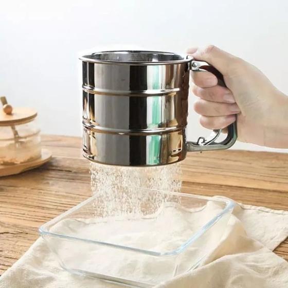 Imagem de Polvilhador Em Aço Inox Com Peneira Para Açúcar, Tapioca