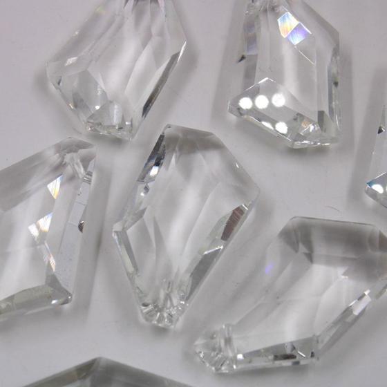 Imagem de Ponteira De Cristal Triangulo 50mm Cartela C/ 27Pcs