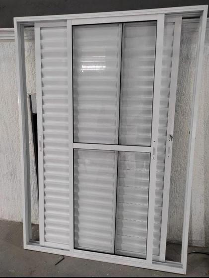 Imagem de Porta Balcão 3 Folhas Moveis com Fechadura Linha Suprema Branca.