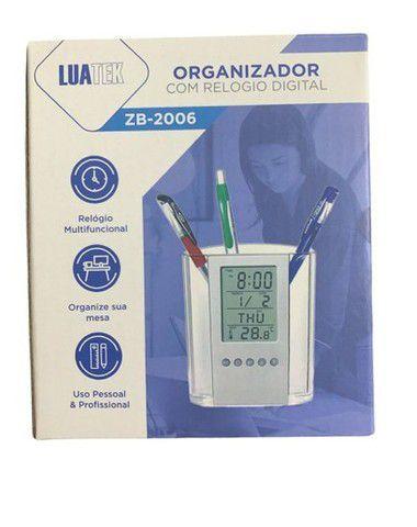 Imagem de Porta Canetas Relógio Digital Com Termômetro Calendário E Display ZB-2006 Luatek
