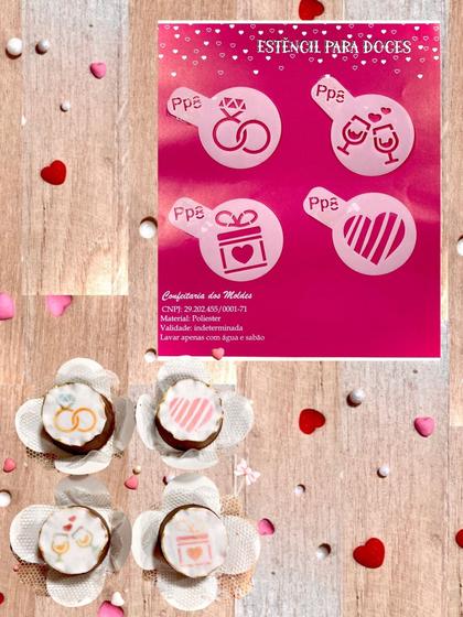 Imagem de PP8 Kit com 4 mini estêncils noivos para confeitaria e artesanato.