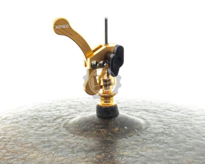 Imagem de Presilha de Chimbal X-Pro by C. Ibañez Color Gold com Alavanca para tocar chimbal solto com pedal duplo