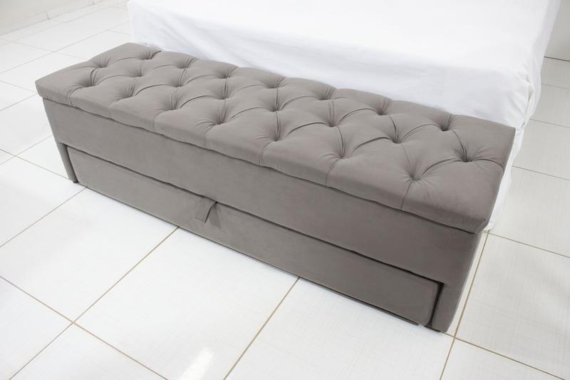 Puf Baú com Gaveta Estofado de Casal (sapateira) 140x50x45cm Na Cor Camurça Botões Na Mesma Cor Menor preço em Puf Baú com Gaveta Estofado de Casal (sapateira) 140x50x45cm Na Cor Camurça Botões Na Mesma Cor