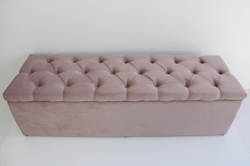 Puf Baú Estofado de Casal em Capitonê Super Elegante 140x50x45cm Na Cor Rosa Nude Menor preço em Puf Baú Estofado de Casal em Capitonê Super Elegante 140x50x45cm Na Cor Rosa Nude