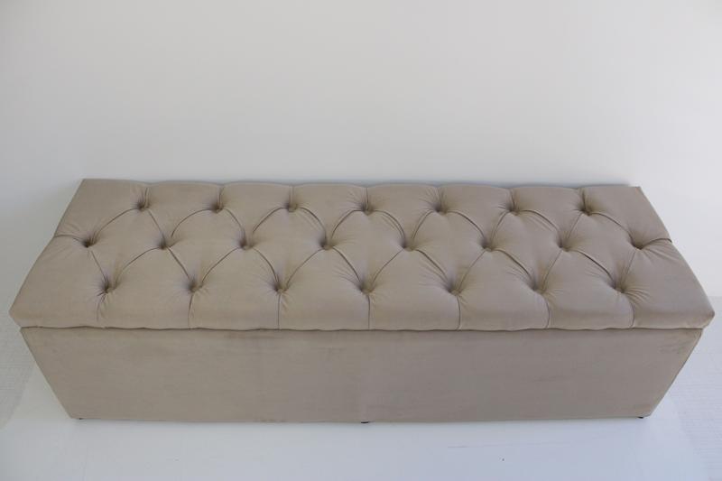 Puf Baú Estofado Recamier Capitonê Casal 140x50x45cm Na Cor Areia Menor preço em Puf Baú Estofado Recamier Capitonê Casal 140x50x45cm Na Cor Areia