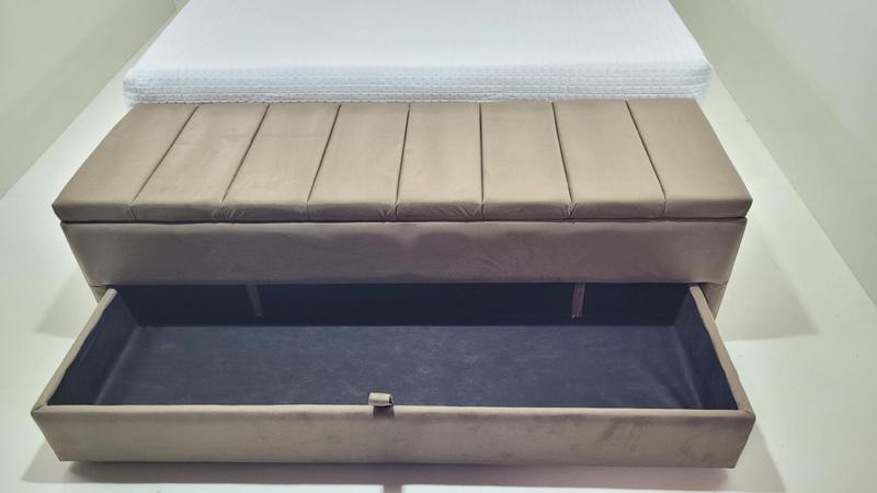 Puf Baú (Sapateiro) Com Gaveta Queen 160x50x45cm Cor Marrom Claro - Elegância Para o Seu Lar Menor preço em Puf Baú (Sapateiro) Com Gaveta Queen 160x50x45cm Cor Marrom Claro - Elegância Para o Seu Lar