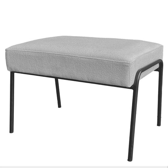 Imagem de Puff Decorativo Ariel Ferro Base Preto Veludo Cinza - Montanaris Decor