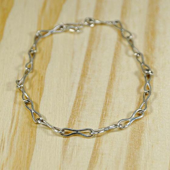 Imagem de Pulseira artesanal em prata oito