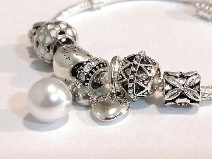 Imagem de Pulseira Banhada a Prata com Berloques de Pérola